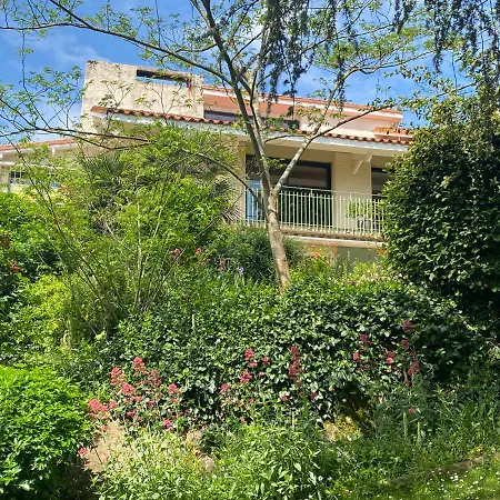 De La Roulliere